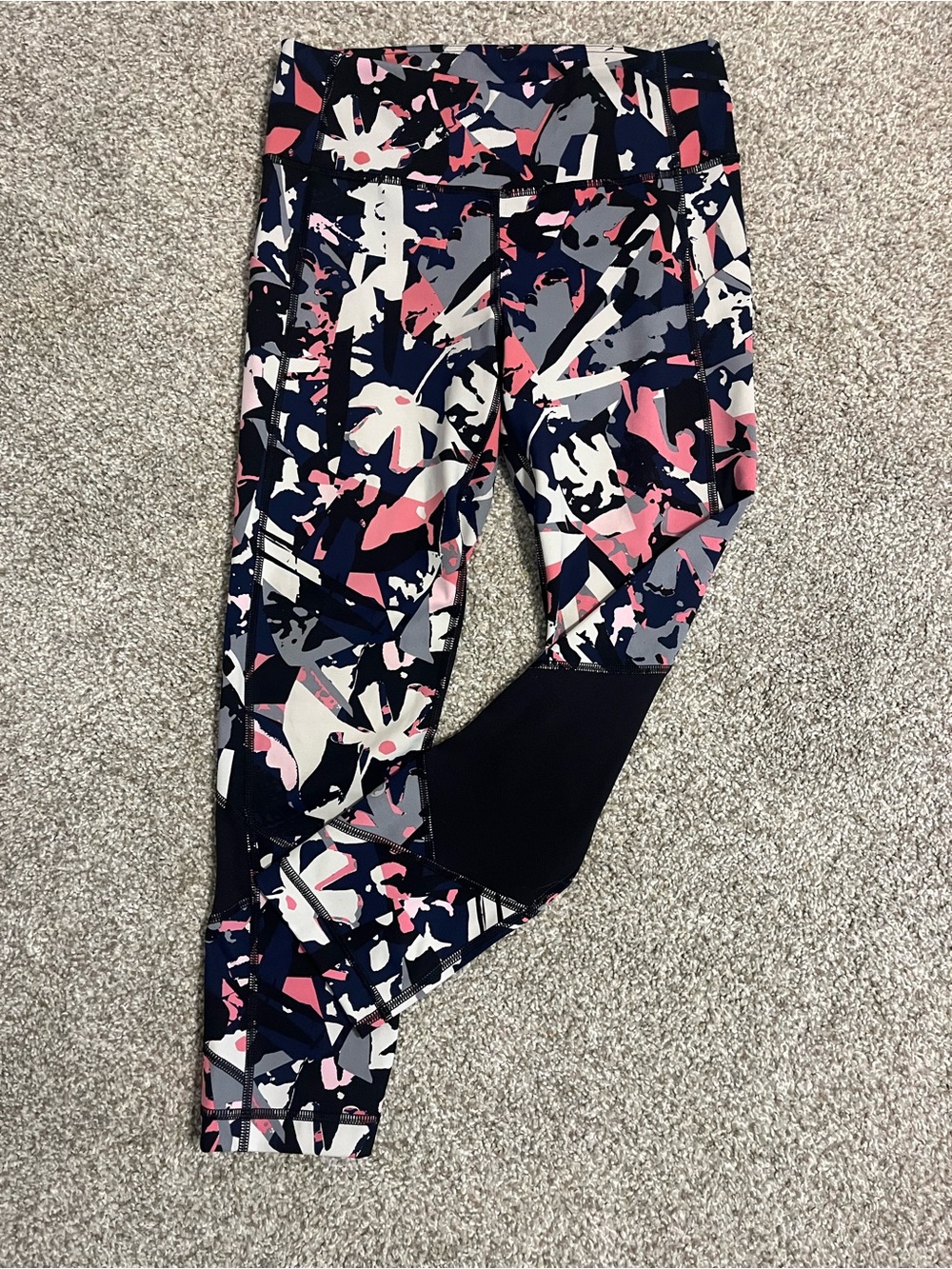 lululemon athletica Pink, Navy & Gray Abstract Print Capri Leggings Sz 4